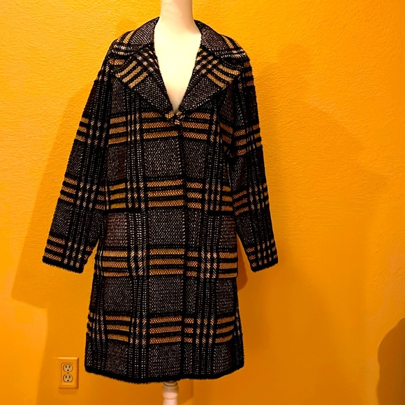 NWT Elie Tahari plaid midi length coat with snaps and 2 pockets. Black and Tan - Picture 2 of 16
